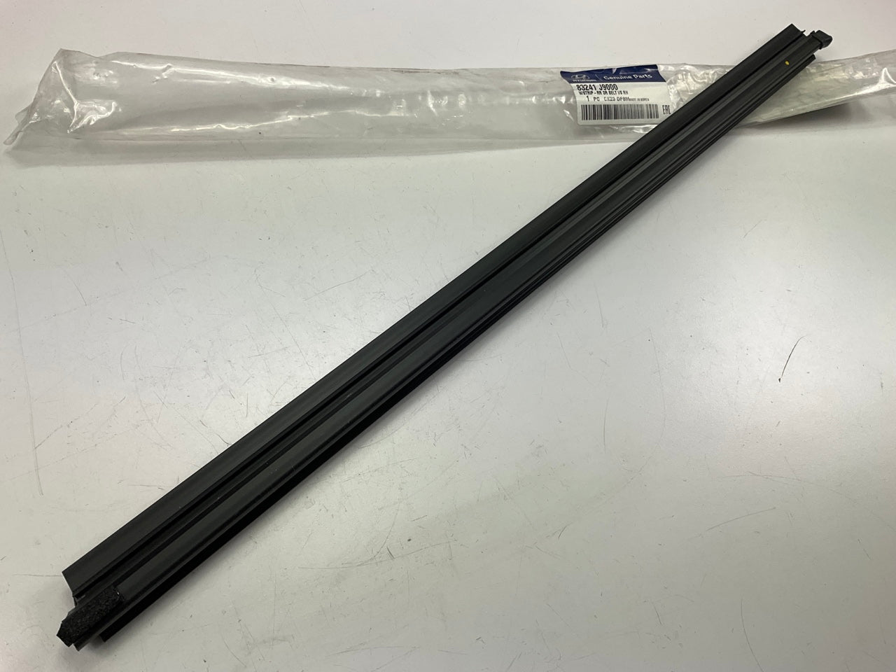 NEW - OEM 83241J9000 Rear Right Door Inner Belt Weatherstrip For 2018-2023 Kona