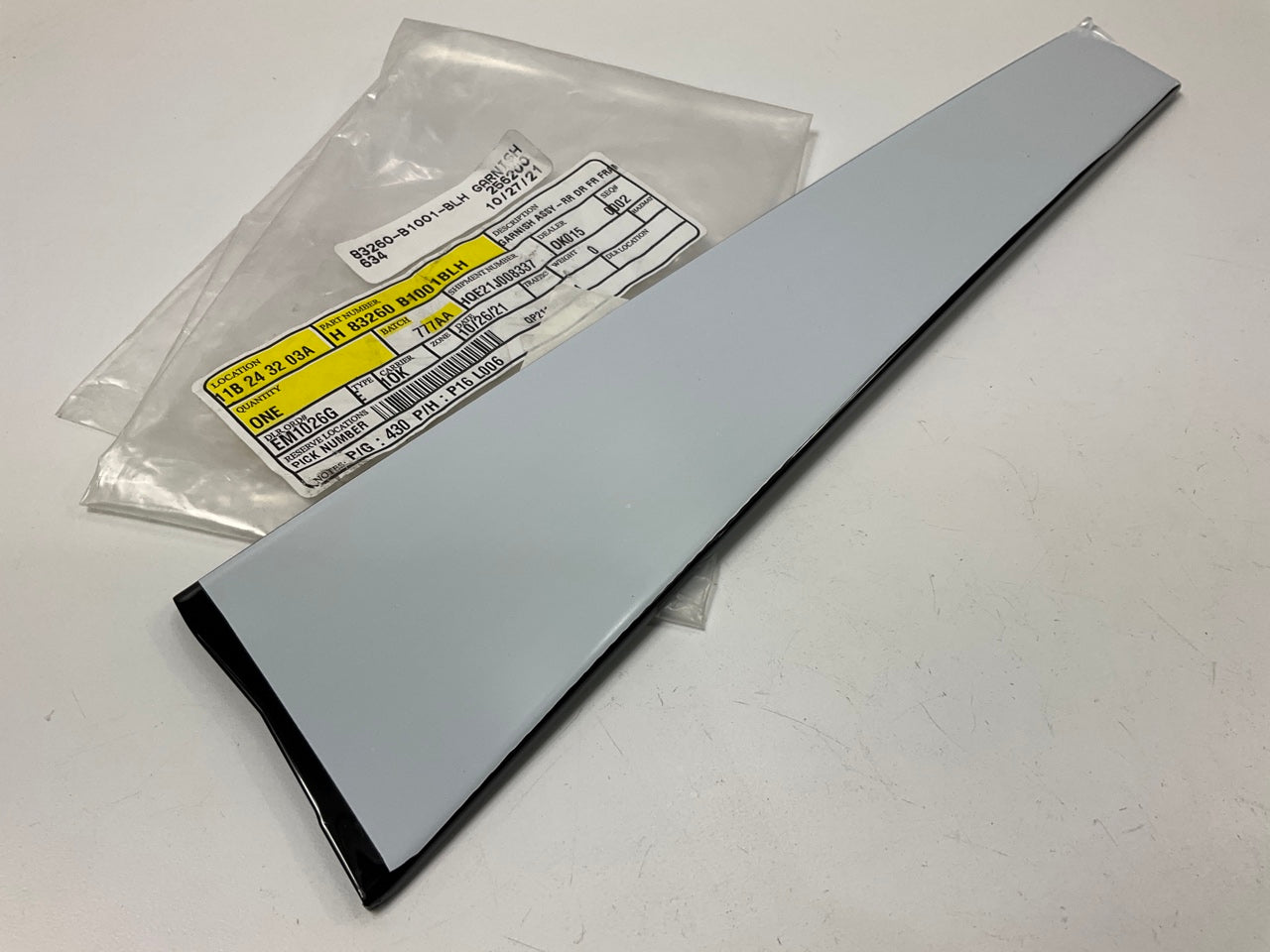 Rear Right Door B-Pillar Moulding Strip OEM For 18-20 Genesis G80 83260B1001BLH