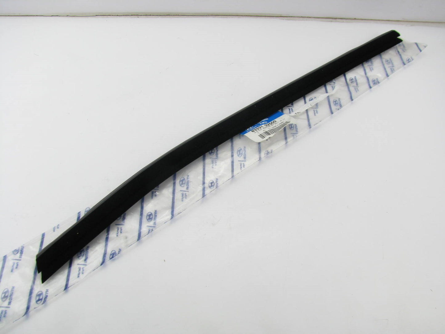 NEW - OEM Rear Left (Drivers Rear) Door Belt Weatherstip Seal For 2011-17 Azera
