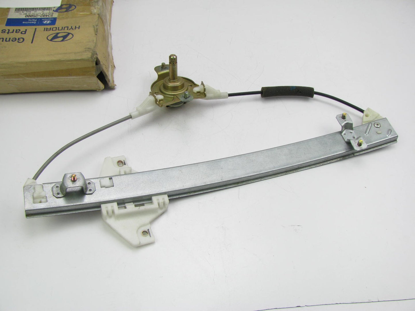 NEW - OEM 8340225000 Rear Right Manual Window Regulator For 2000-2006 Accent