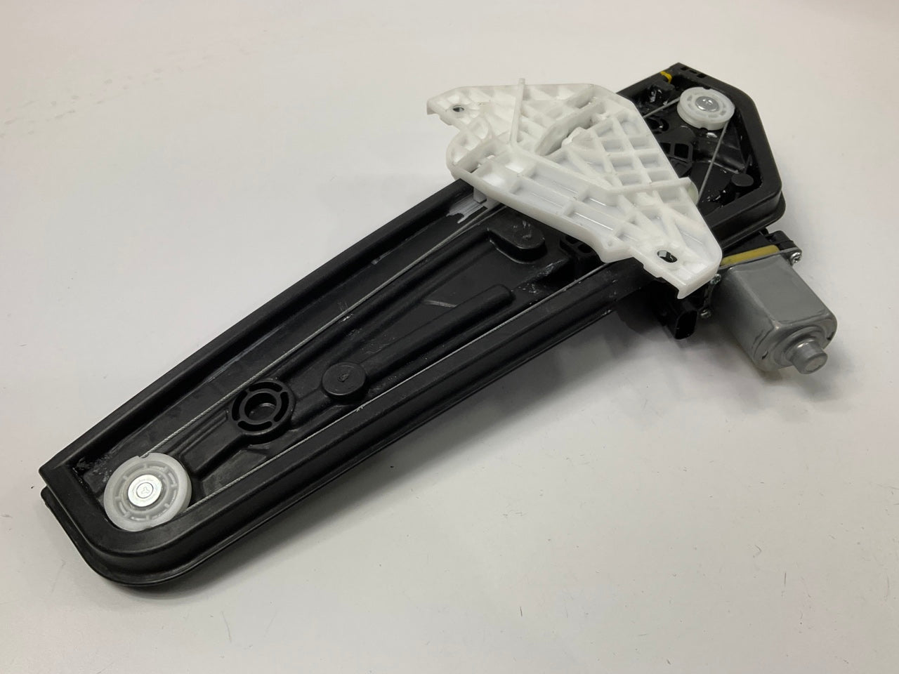 Rear Right Door Window Motor & Regulator OEM For 2012-2017 Veloster 834022V000