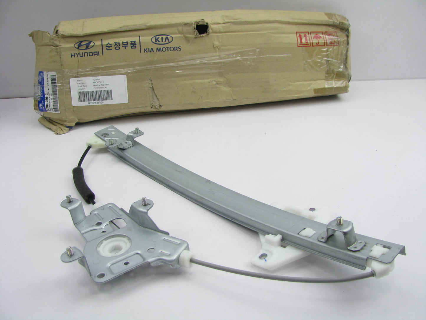 NEW GENUINE REAR RIGHT Window Regulator OEM For 99-06 Hyundai Accent 8340425010