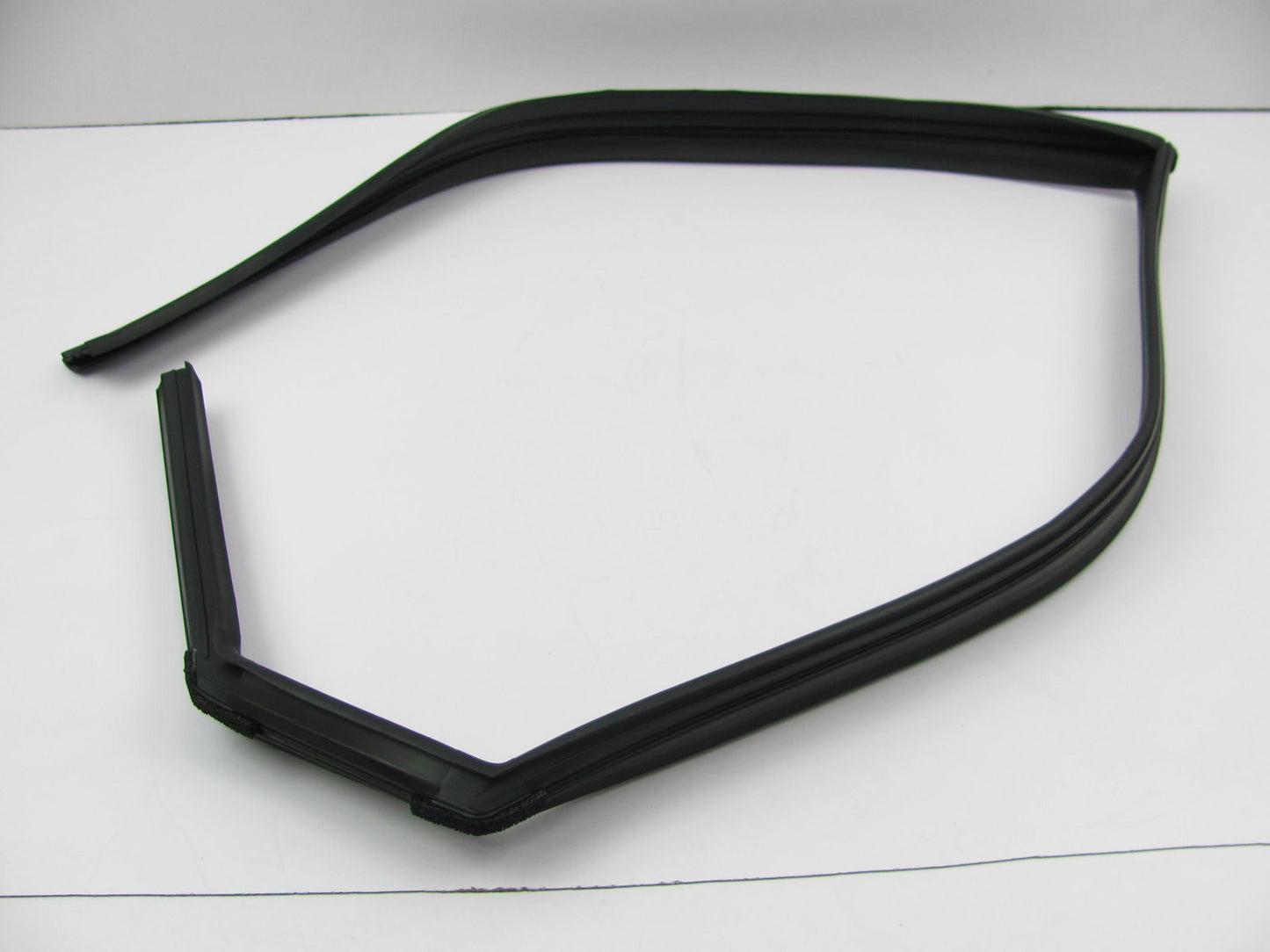 NEW REAR RIGHT Window Glass Channel Weatherstrip For 2013-2018 Santa Fe Sport