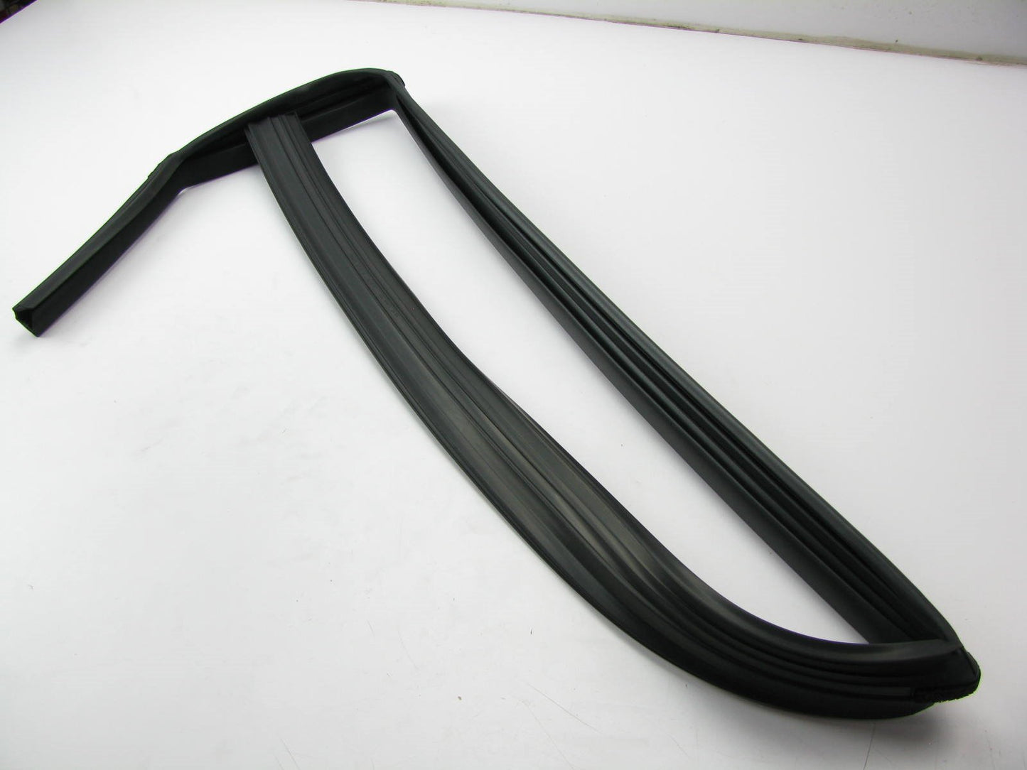 NEW - OEM Rear Right Door Glass Run Down Channel Weatherstrip For 13-19 Santa Fe
