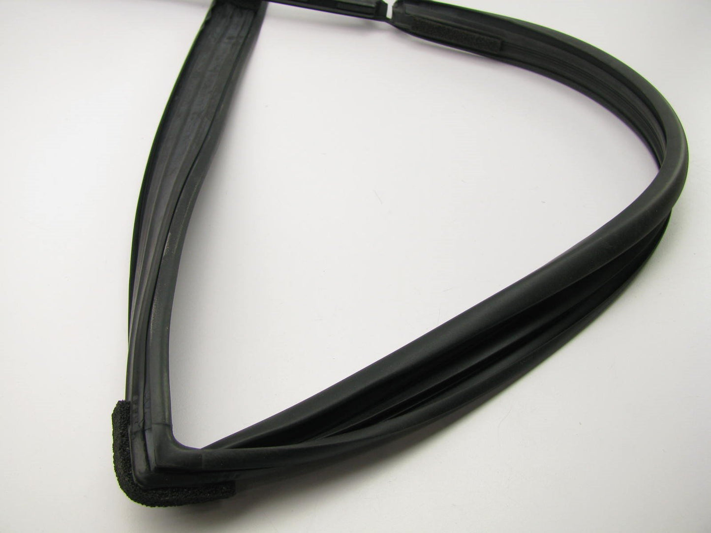 NEW REAR RIGHT Door Window Glass Run Weather Strip Seal OEM For 05-10 Sonata