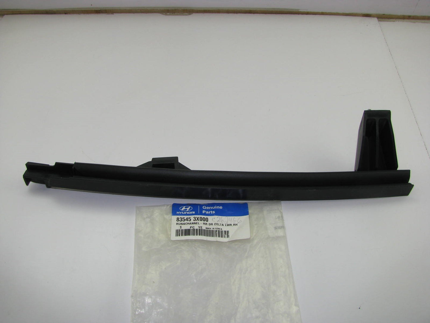 New Genuine Rear Right Door Window Lower Run Guide Channel OEM For 11-15 Elantra