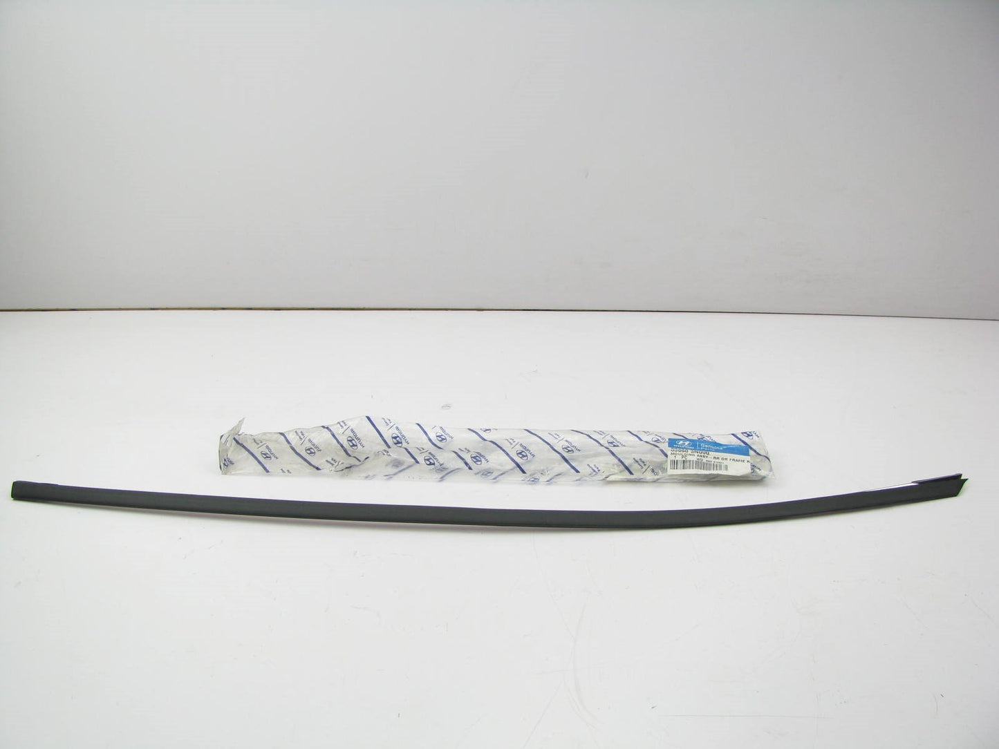 NEW - OEM 838603N000 REAR RIGHT UPPER Door Moulding Strip Trim For 10-11 Equus
