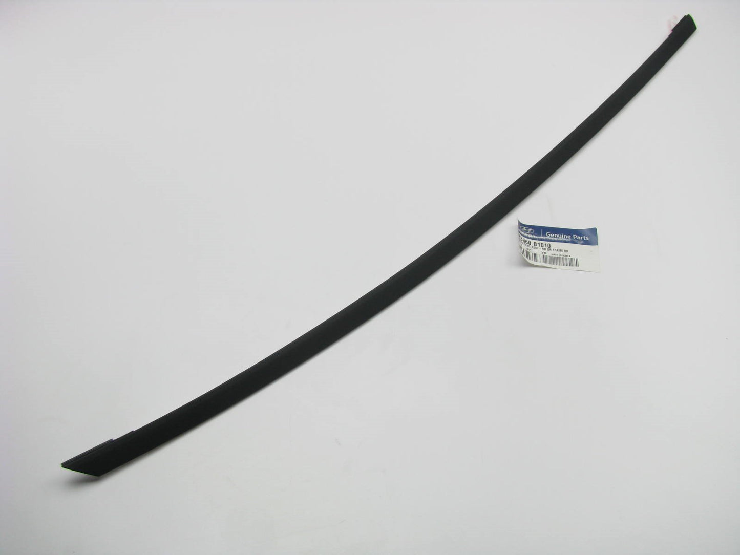 New OEM Rear Right Side Door Frame Moulding Strip For 2015-16 Genesis 83860B1010