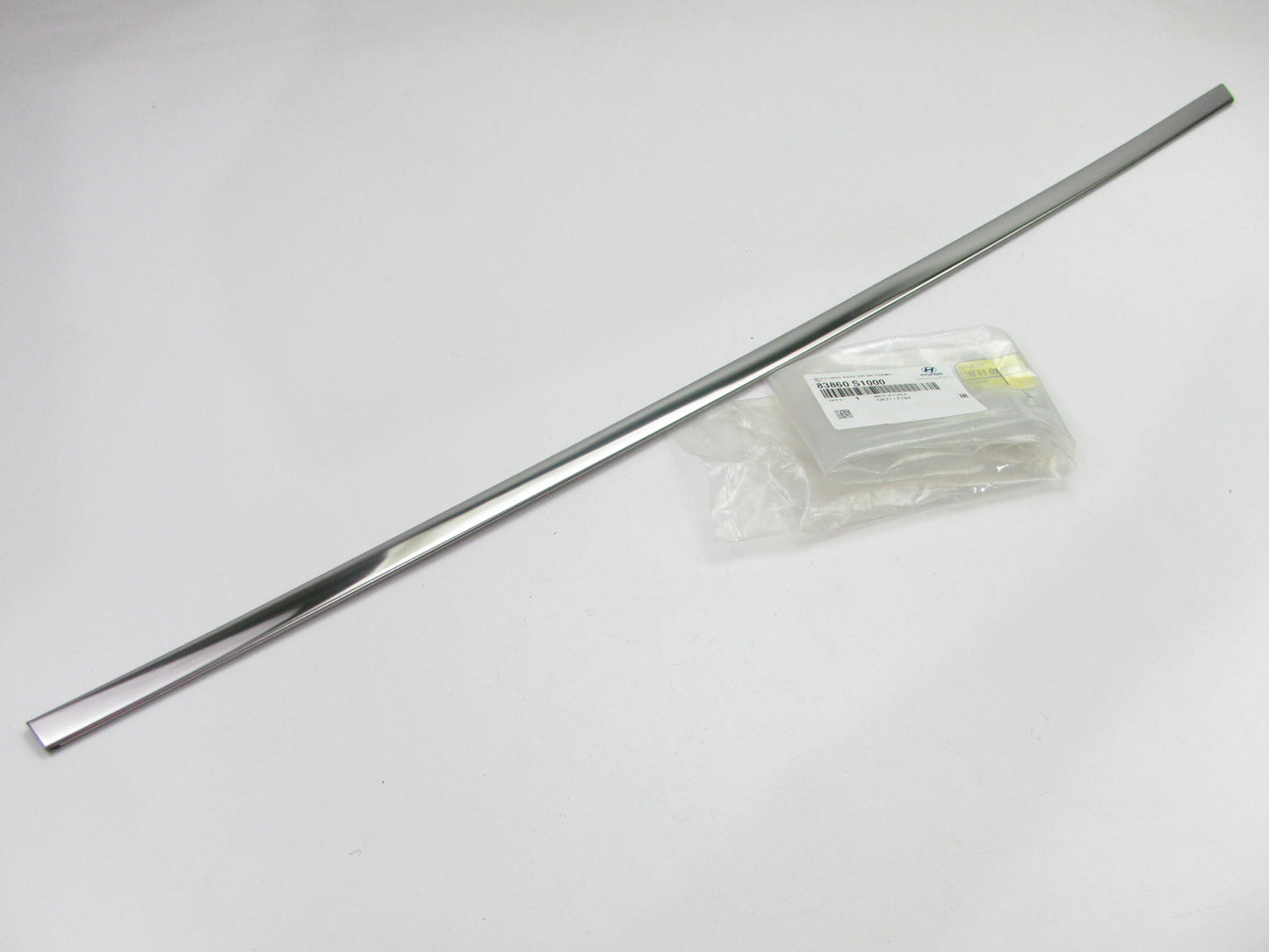 Rear Right Passenger Side Door Frame Moulding Strip For 2019 Santa Fe 83860S1000