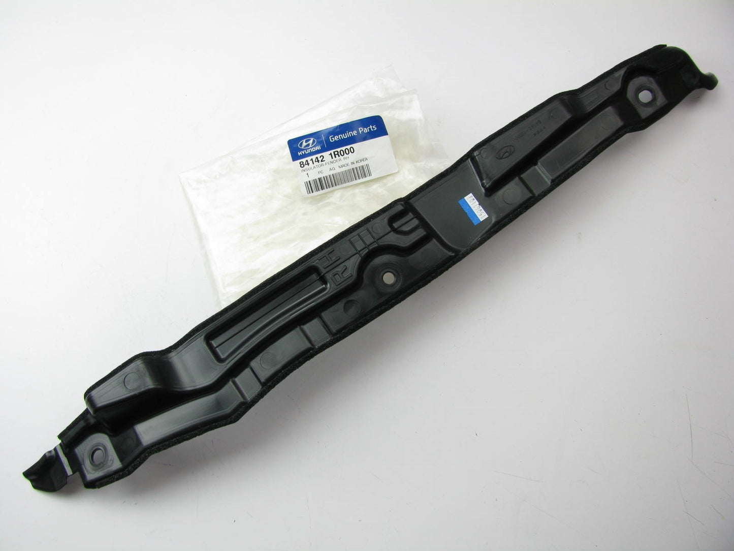 NEW - OEM 841421R000 Front Right Side Fender Insulator For 12-14 Hyundai Accent