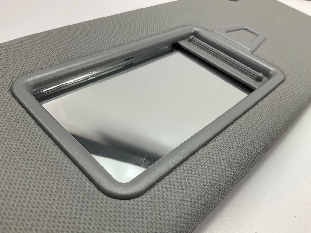 NEW Left Drivers Sun Visor OEM  For 2014-2017 Accent W/O SUNROOF 852101R1708M