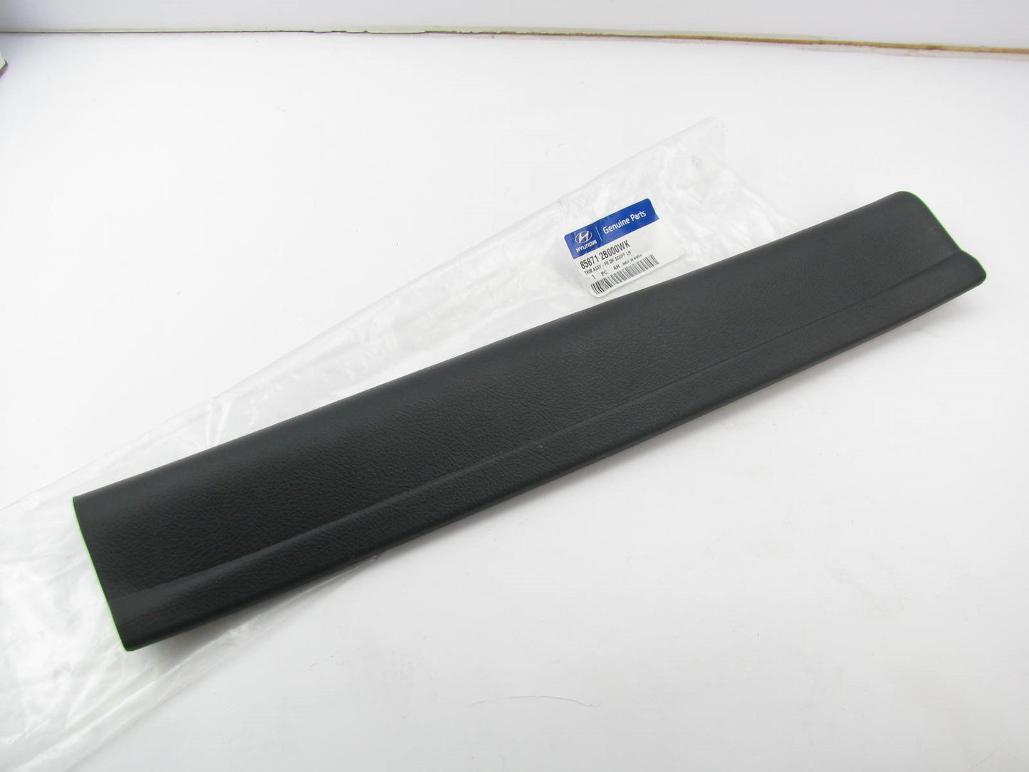 NEW GENUINE Front Left BLACK Door Sill Scuff Plate OEM For 2007-09 Santa Fe