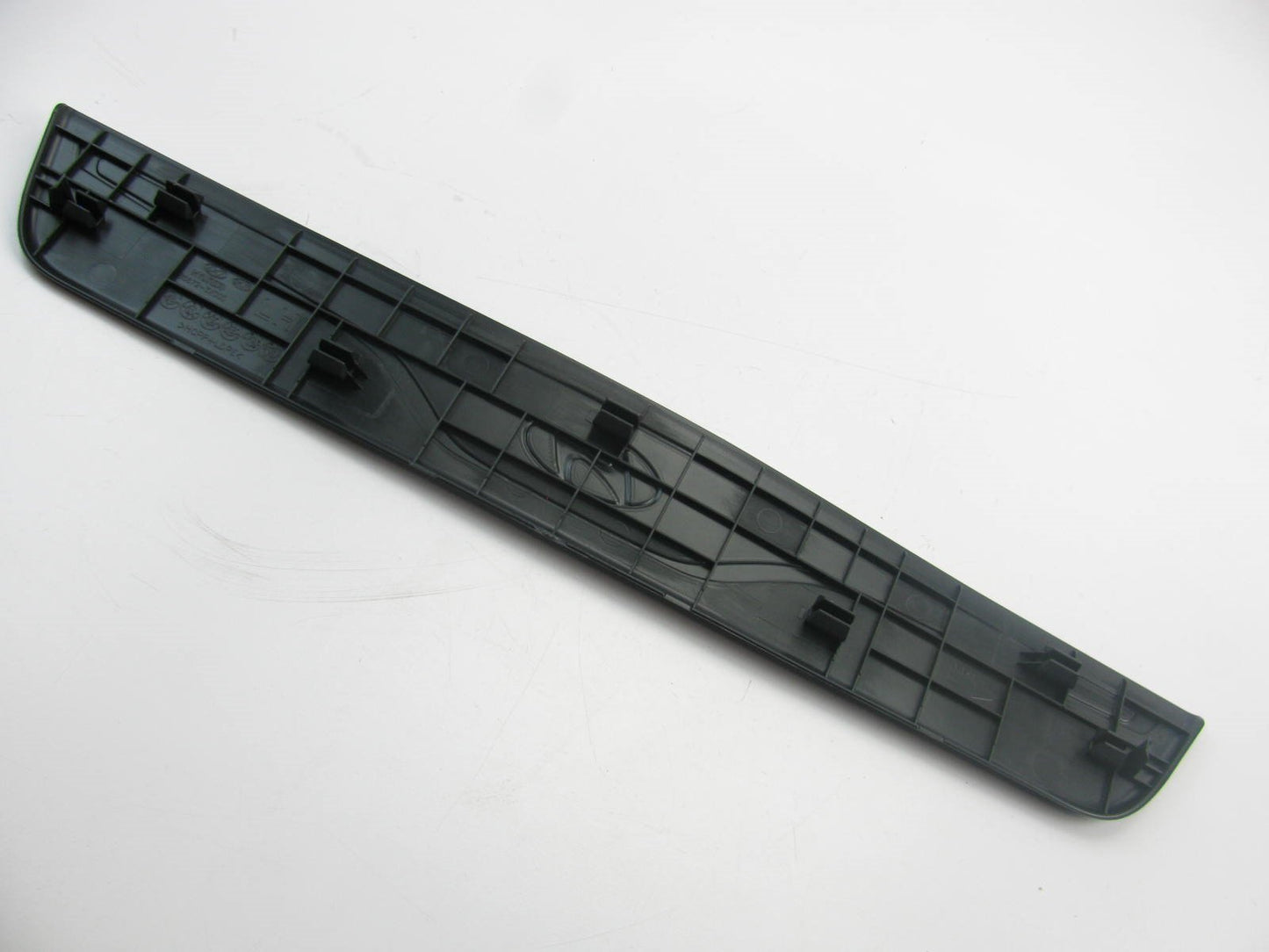 NEW Front Left Drivers Side Door Sill Scuff Plate OEM For 11-16 Hyundai Elantra