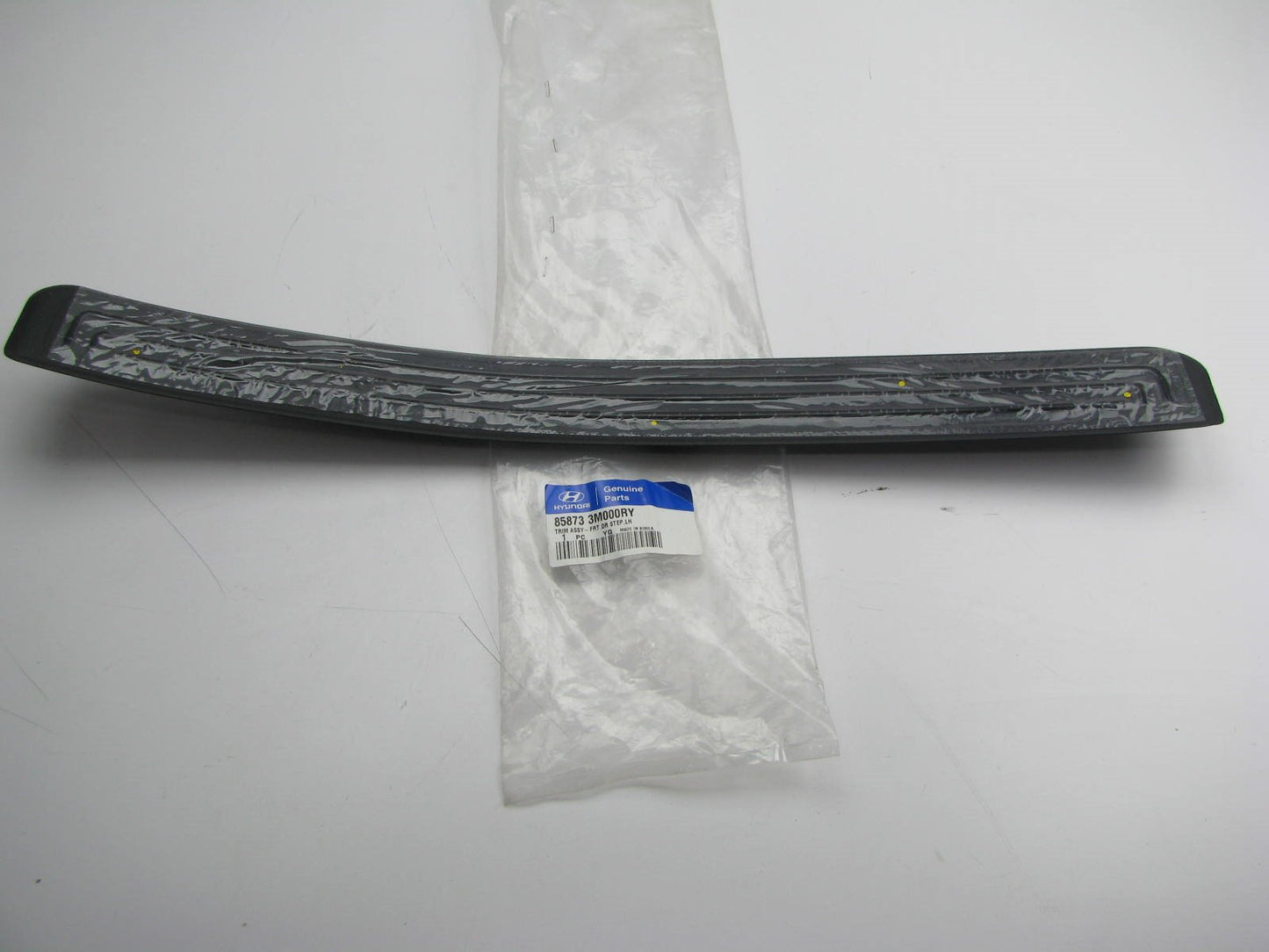 New Genuine Front Left Door Sill Scuff Plate Trim BLACK OEM For 2011-14 Genesis