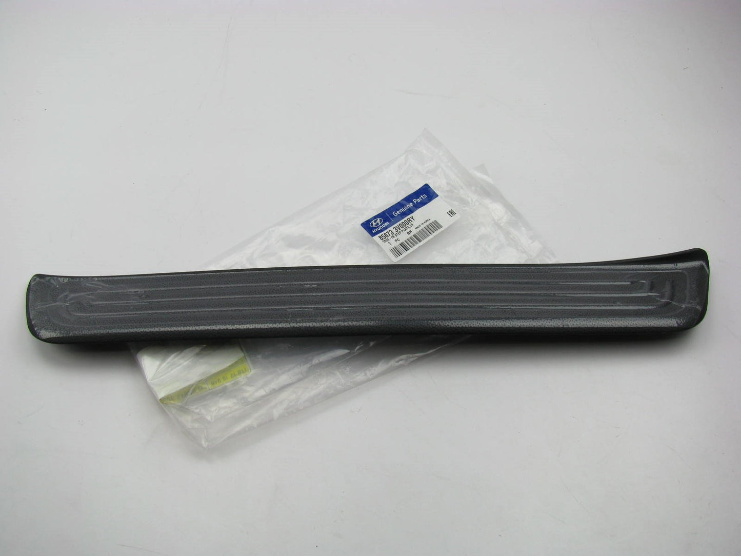 New OEM Front Left Side Door Sill Scuff Plate Trim BLACK For 12-17 Hyundai Azera