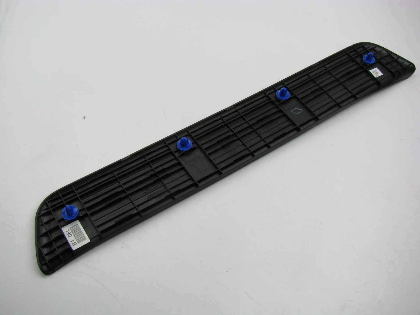 New OEM Front Left Side Door Sill Scuff Plate Trim BLACK For 12-17 Hyundai Azera