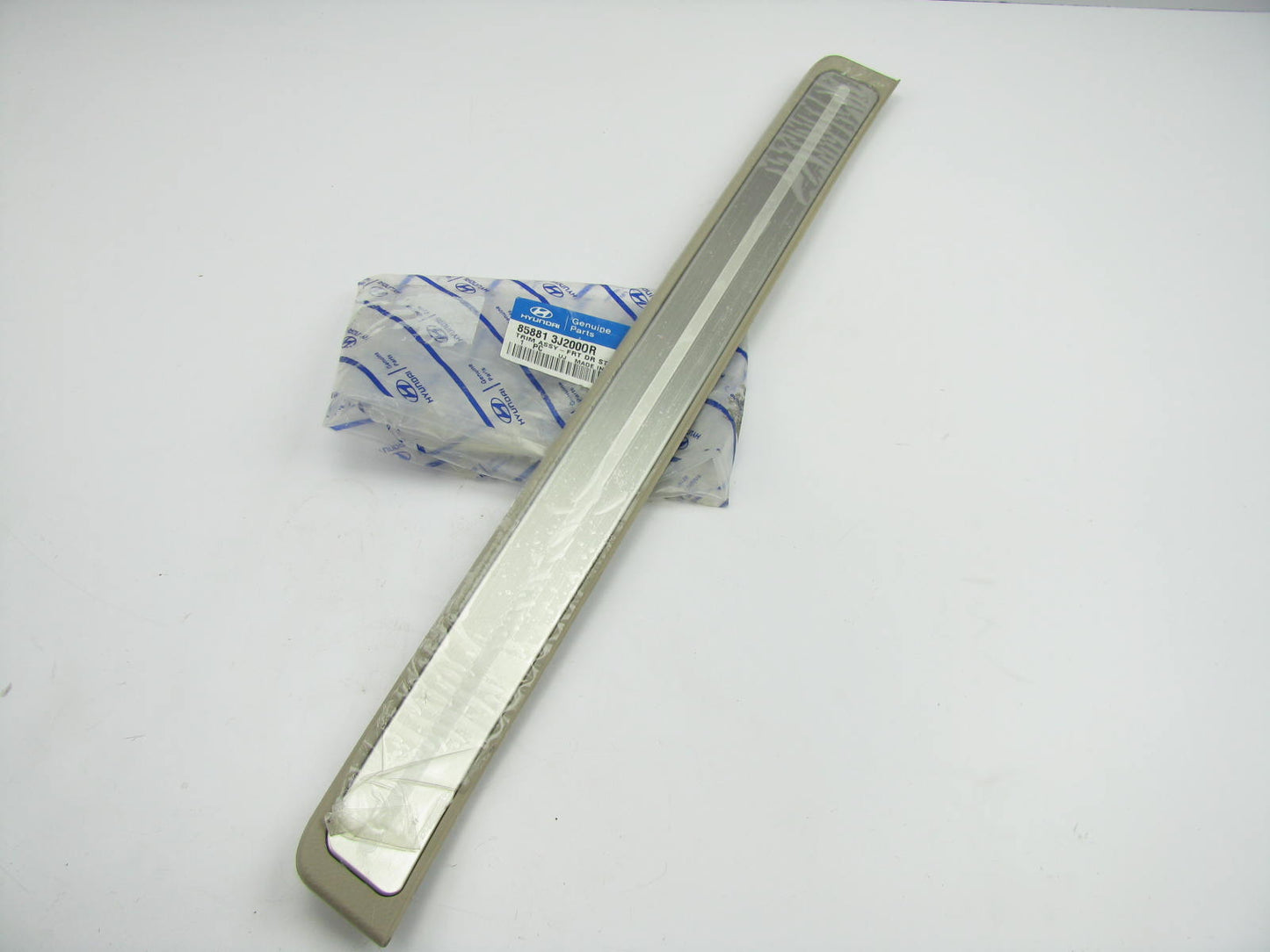 NEW GENUINE FRONT LEFT Door Sill Scuff Plate Trim OEM For 2007-2012 Veracruz