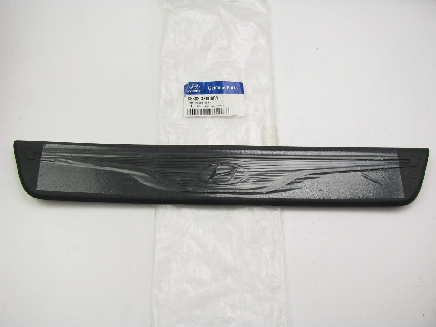 New OEM Front Right Side Door Sill Scuff Plate Trim BLACK For 12-14 Elantra