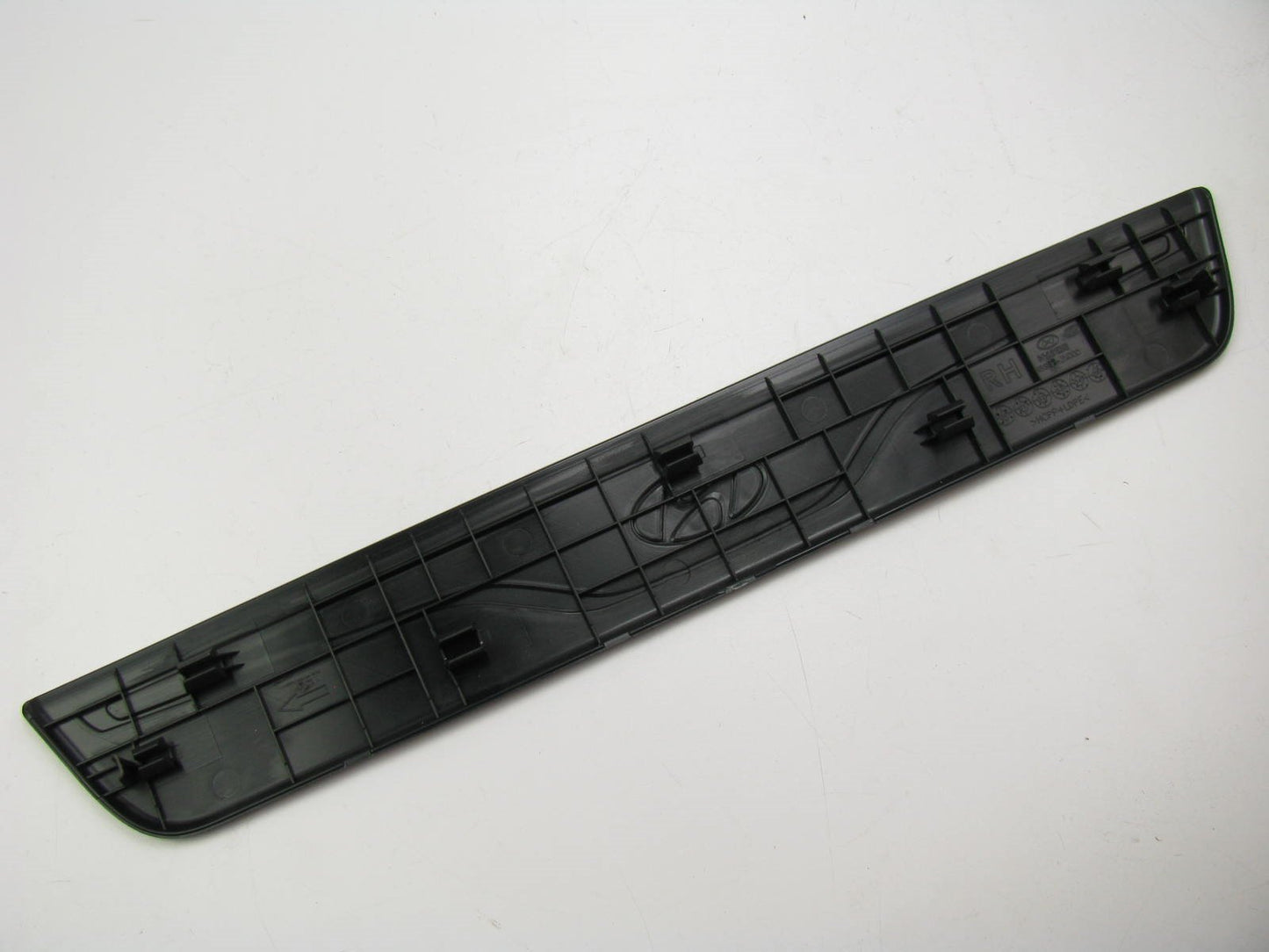 New OEM Front Right Side Door Sill Scuff Plate Trim BLACK For 12-14 Elantra