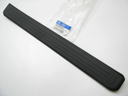 New FRONT RIGHT Door Sill Scuff Plate Trim OEM For 08-14 Genesis 858833M000BR