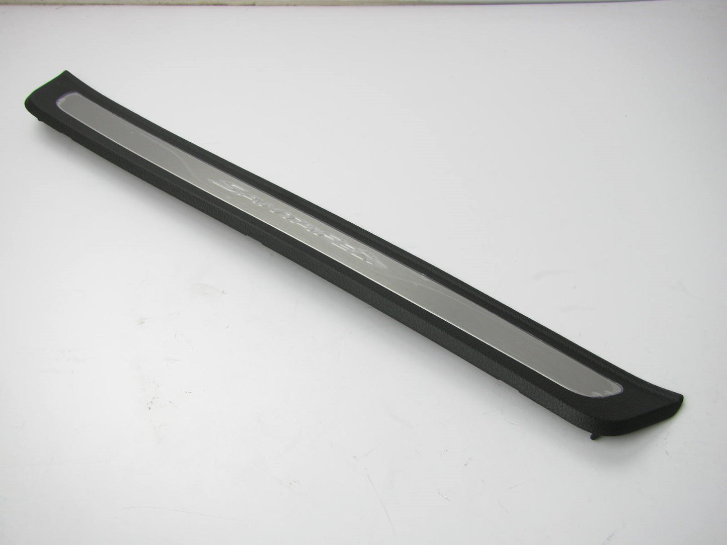 Front Right Passengers Side Door Scuff Sill Plate OEM For 13-15 Hyundai Santa Fe