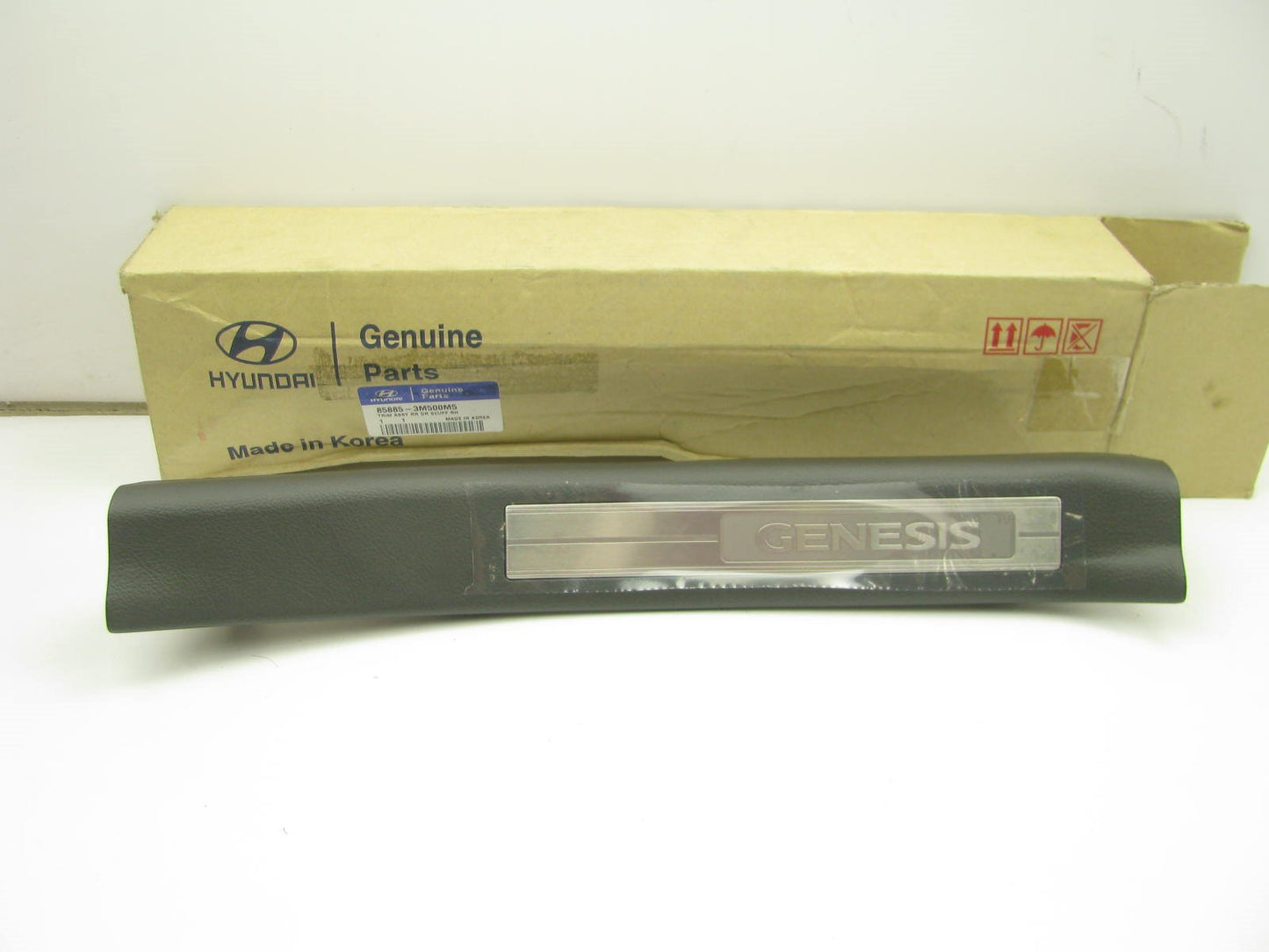 NEW GENUINE Rear Right Passengers Side Door Sill Plate OEM For 09-14 Genesis
