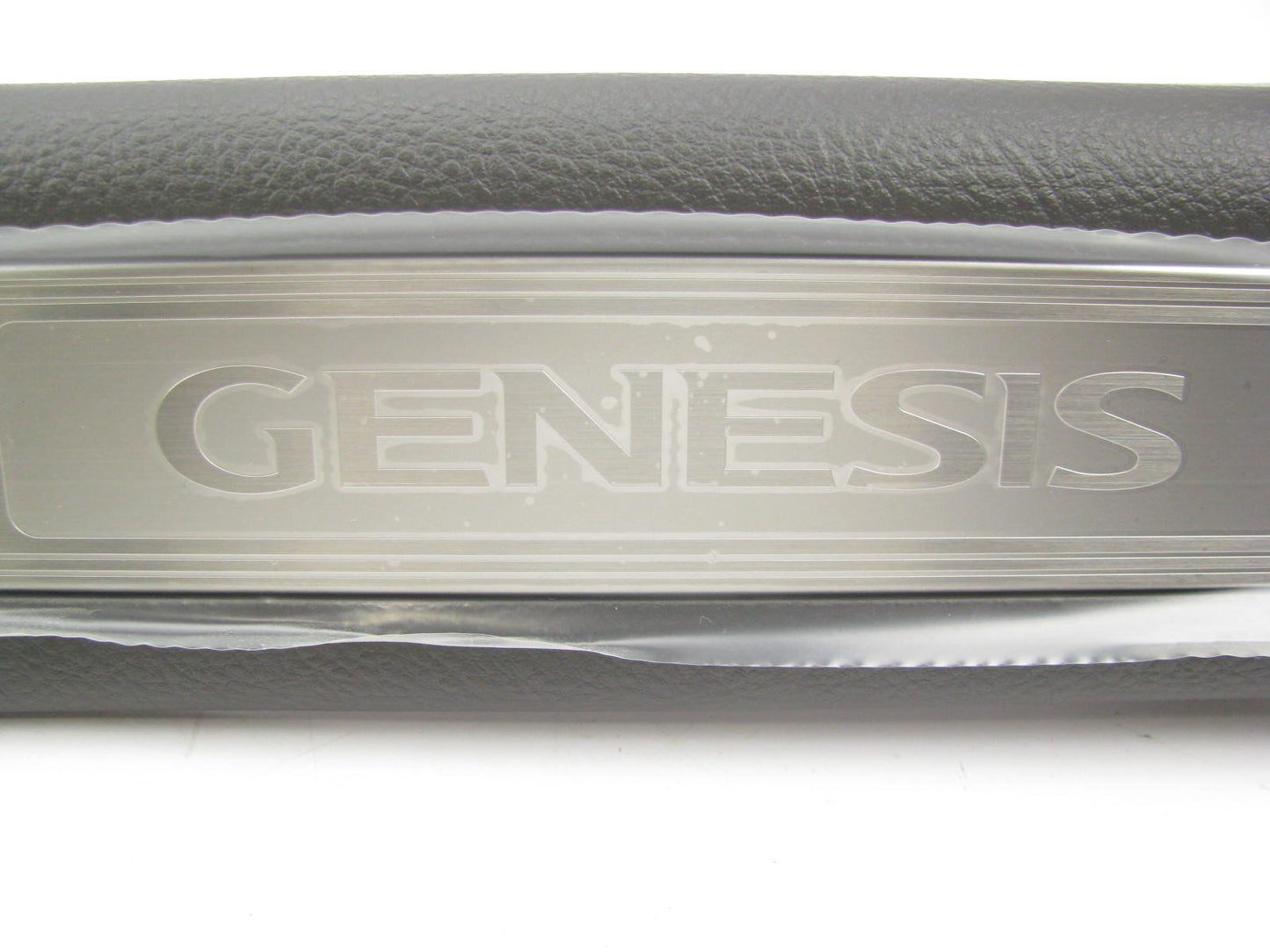 NEW GENUINE Rear Right Passengers Side Door Sill Plate OEM For 09-14 Genesis