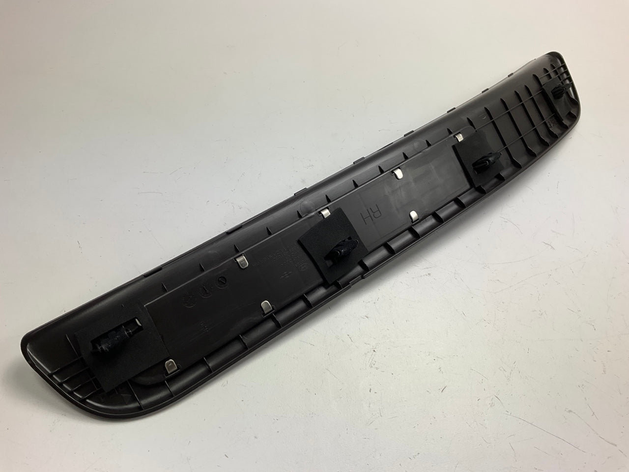 Rear Right Door Sill Scuff Plate OEM For 2015-2016 Genesis 85888B1000RNB