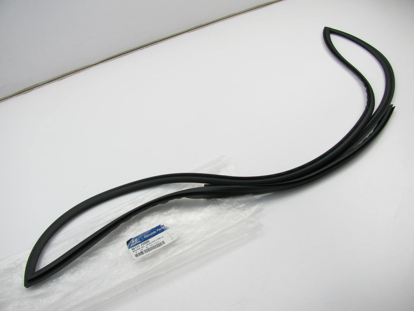 New OE LEFT DRIVER Windshield Reveal Moulding Strip Seal For 07-10 Elantra SEDAN