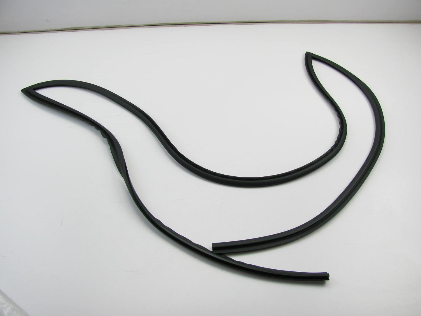 New OE LEFT DRIVER Windshield Reveal Moulding Strip Seal For 07-10 Elantra SEDAN