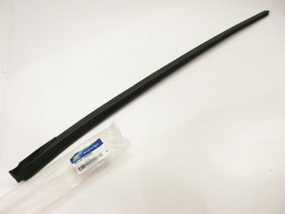 NEW FRONT RIGHT OUTER Windshiled Trim Moulding OEM For 11-15 Hyundai Sonata