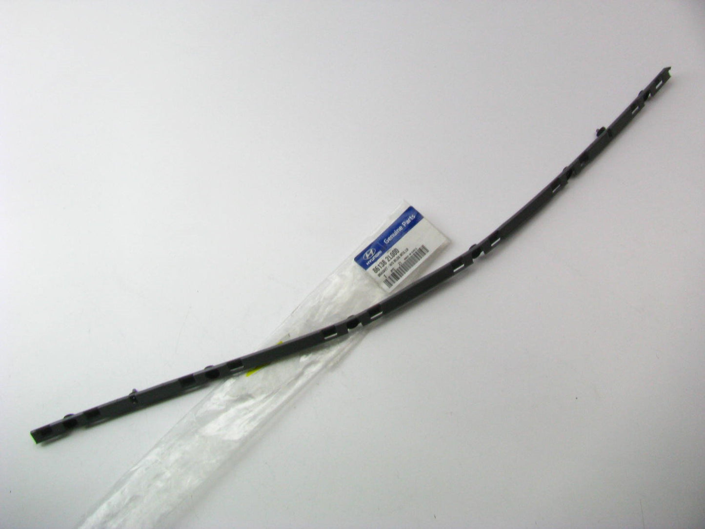 NEW GENUINE  Windshield Moulding Bracket Left Side OEM For 09-12 Elantra WAGON