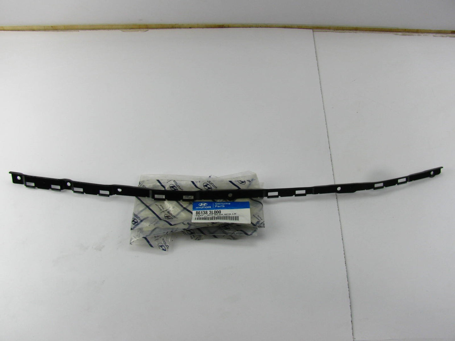 Left Drivers Side Windshield Glass Moulding Strip OEM For 2006-11 Hyundai Azera
