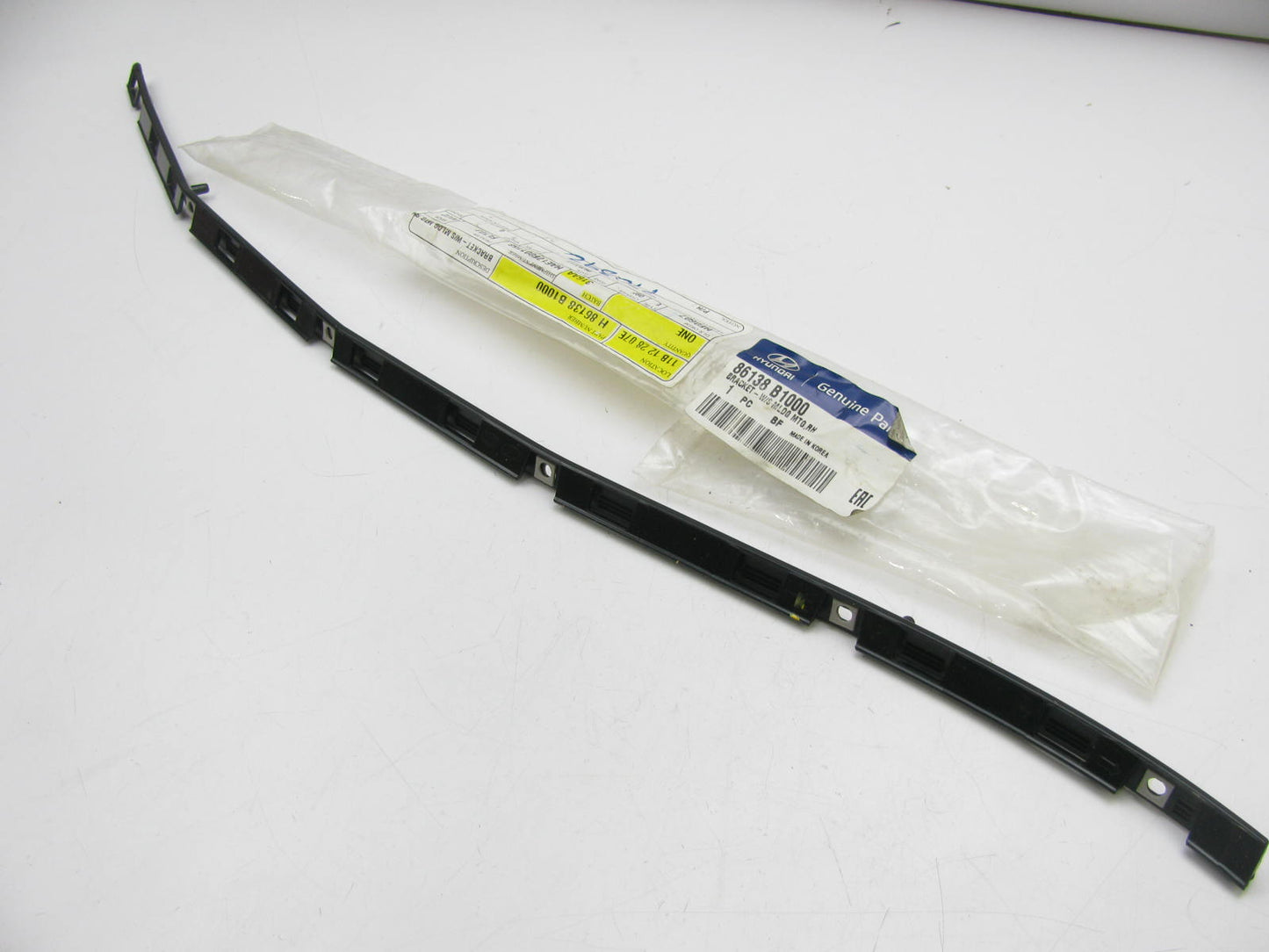 Right Passengers Windshield Moulding Strip OEM For 17-20 Genesis G80 86138B1000