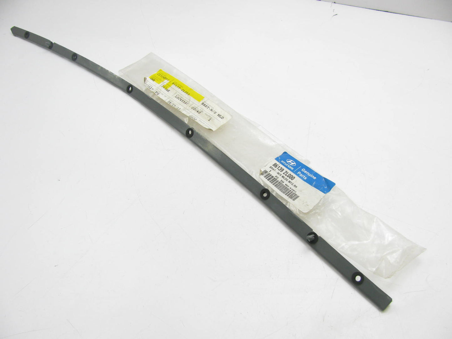 Right Passengers Windshield Side Moulding Strip OEM For 09-12 Elantra WAGON ONLY