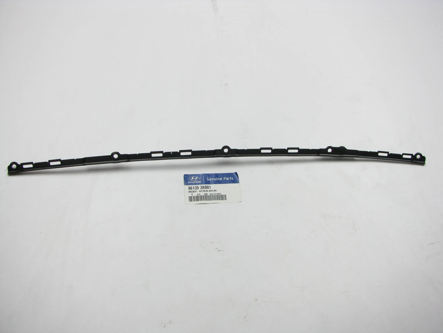 New OEM Windshield Moulding Mounting Bracket Right Passenger For 06-10 Sonata