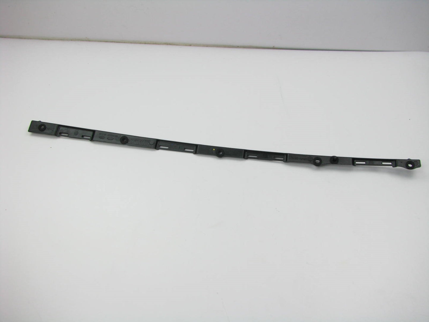 New OEM Windshield Moulding Mounting Bracket Right Passenger For 11-15 Sonata