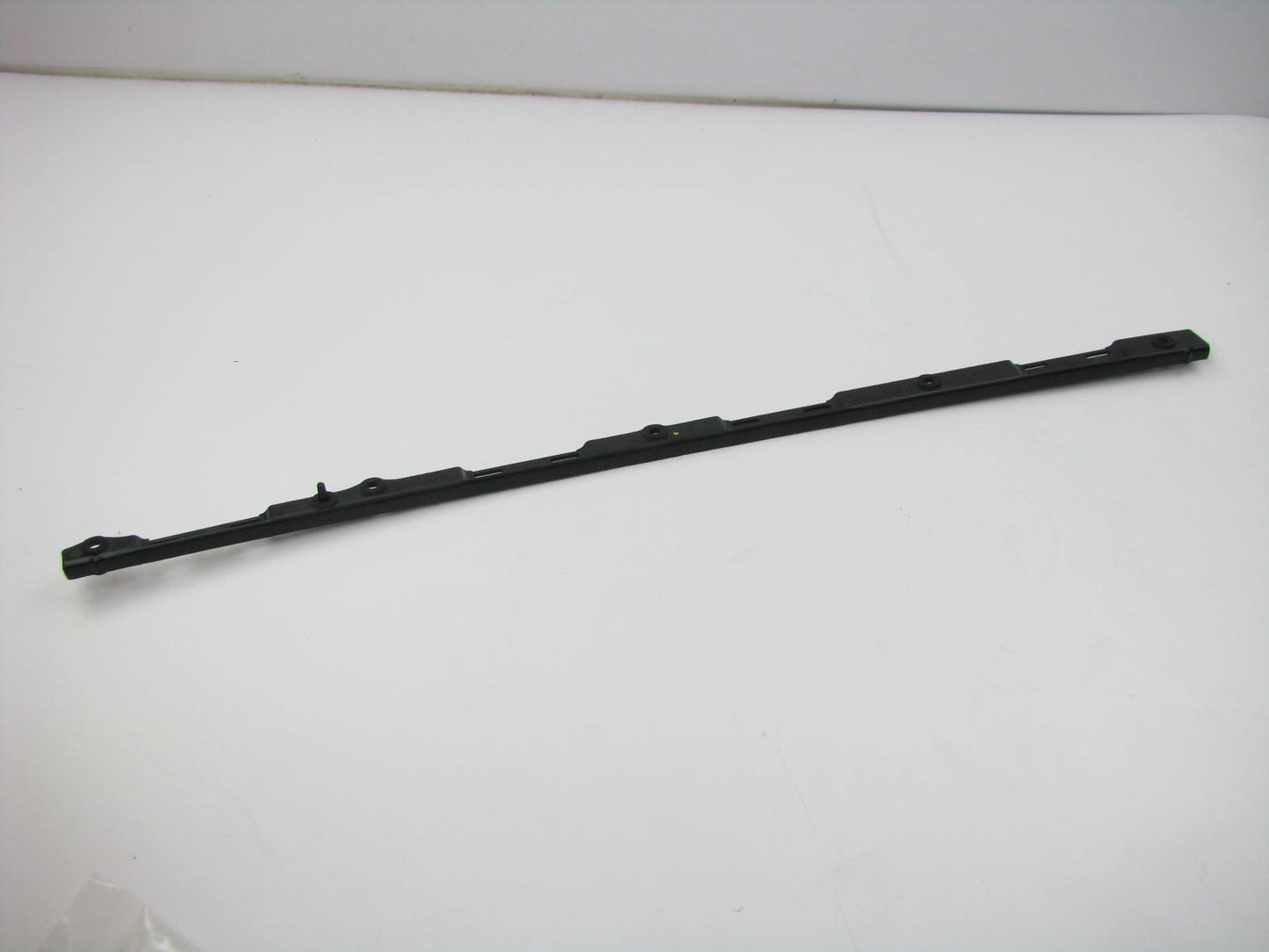 New OEM Windshield Moulding Mounting Bracket Right Passenger For 11-15 Sonata