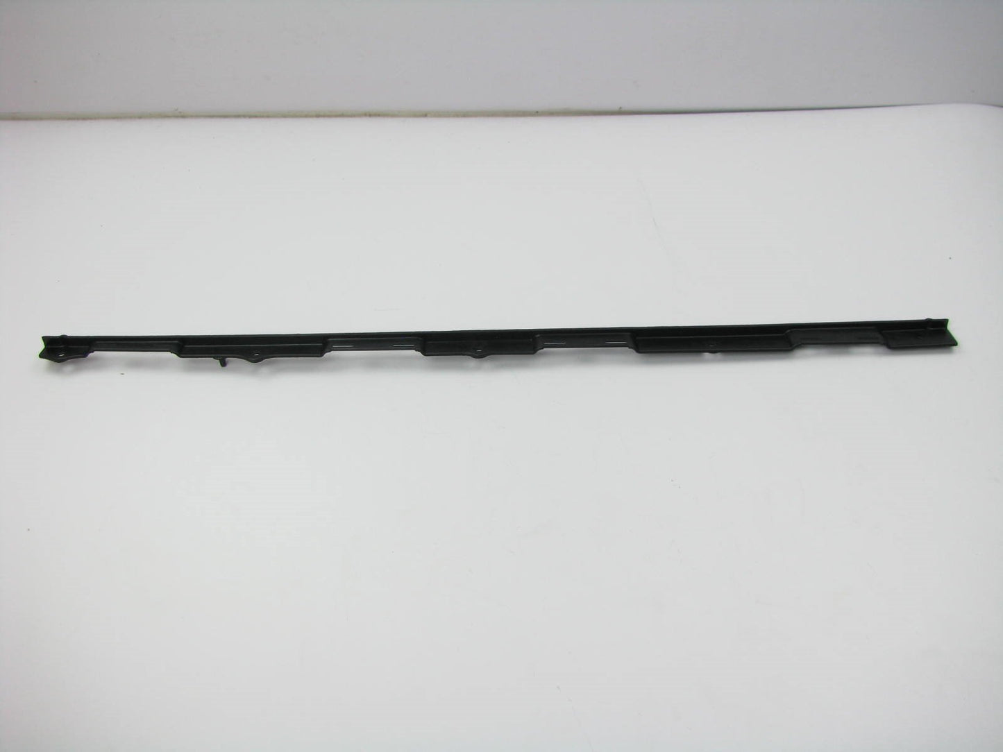 New OEM Windshield Moulding Mounting Bracket Right Passenger For 11-15 Sonata