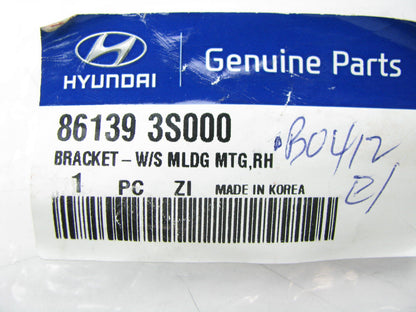 New OEM Windshield Moulding Mounting Bracket Right Passenger For 11-15 Sonata