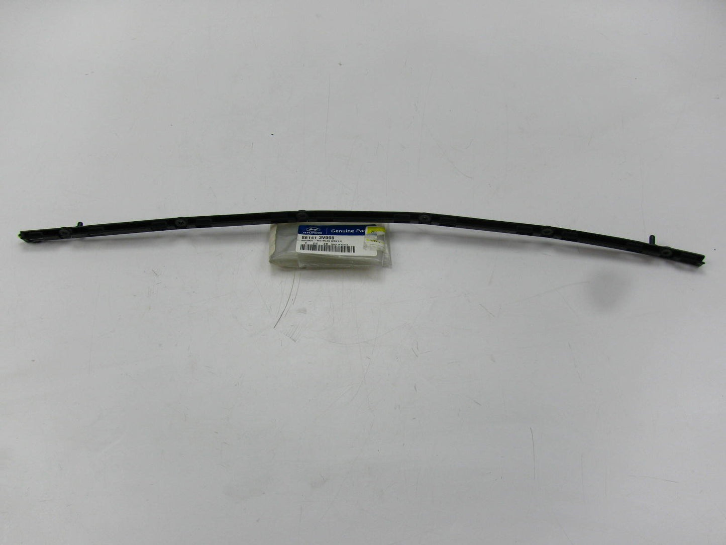 NEW - OEM Left Drivers Side Windshield Molding Bracket For 2012-17 Hyundai Azera