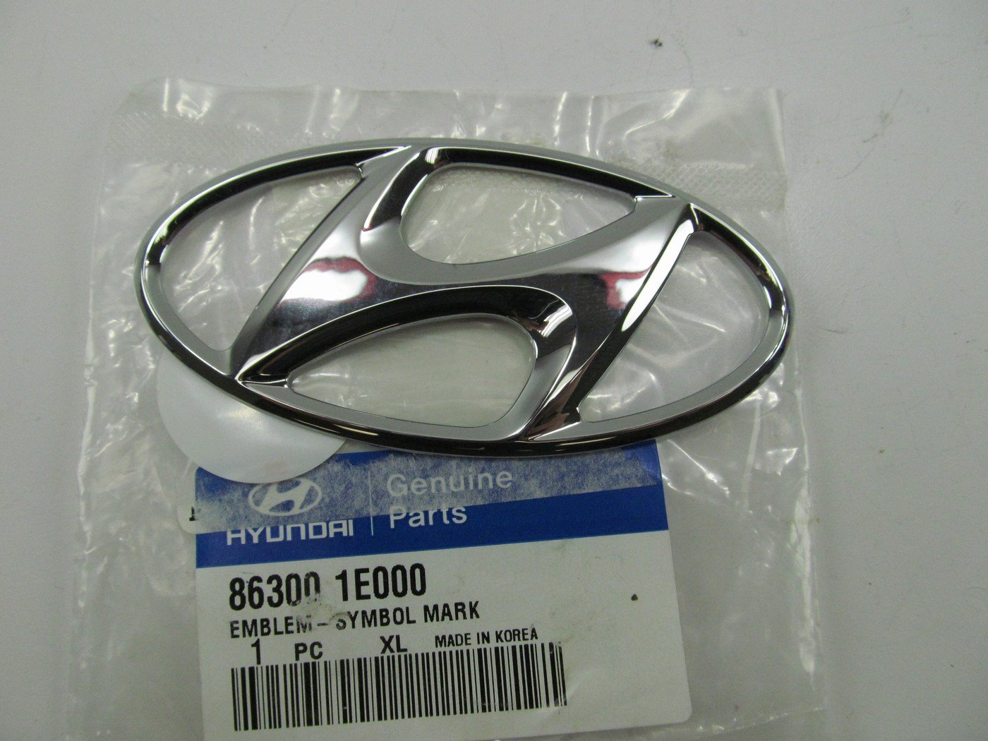 NEW - OEM Rear Trunk *H* Emblem For 09-11 Hyundai Accent 4dr Sedan 863001E000