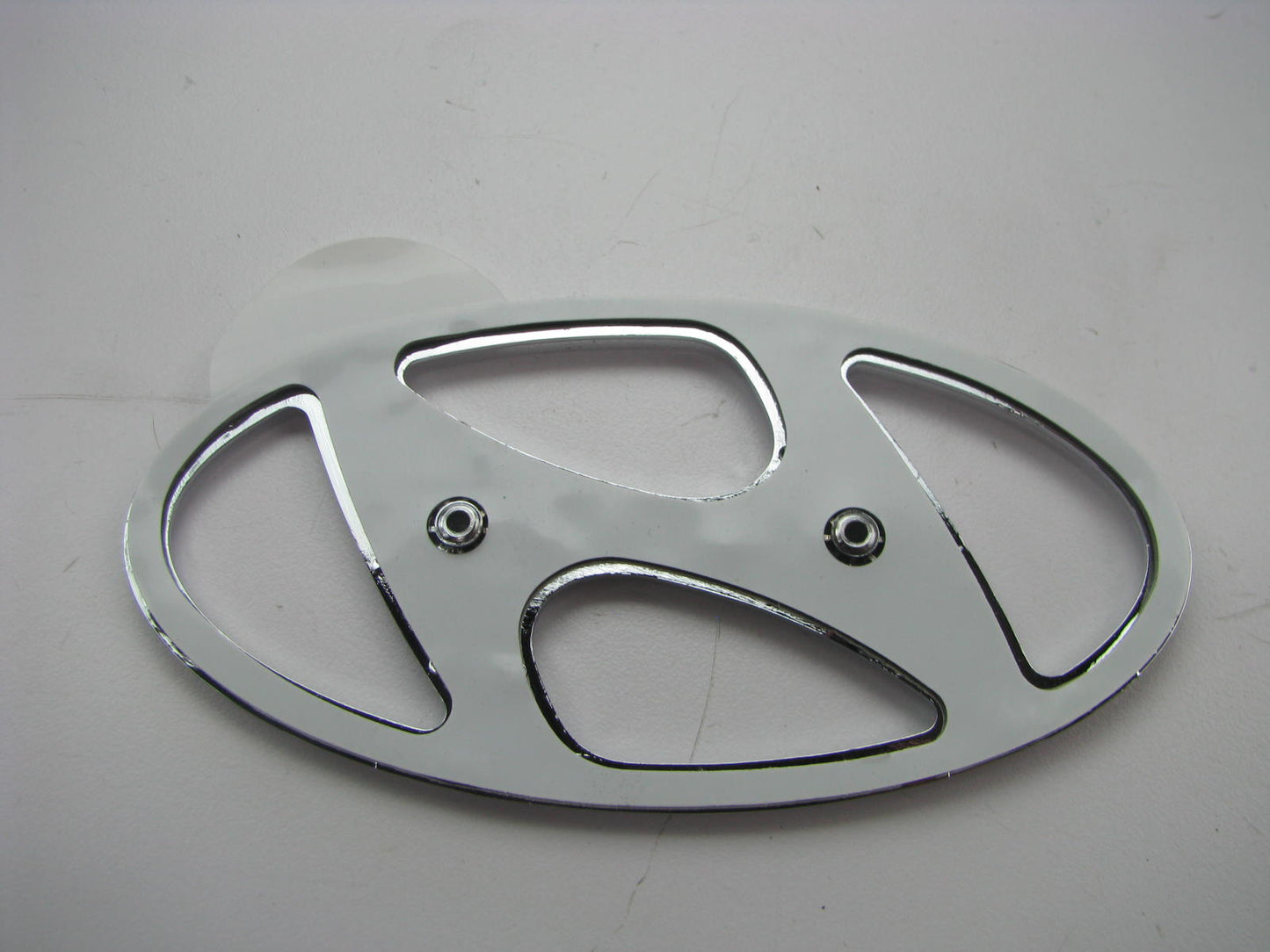 NEW - OEM Rear Trunk *H* Emblem For 09-11 Hyundai Accent 4dr Sedan 863001E000
