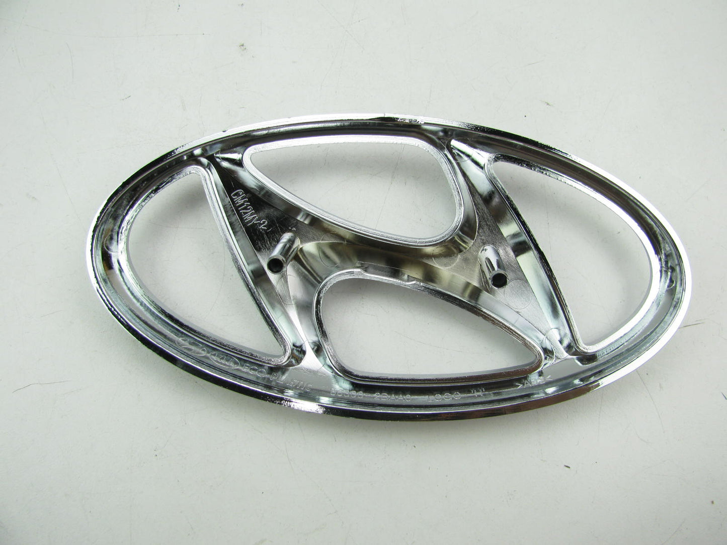 NEW - OEM 863002BAA0 Front Grille Logo Emblem ''H'' For 2012 Hyundai Santa Fe