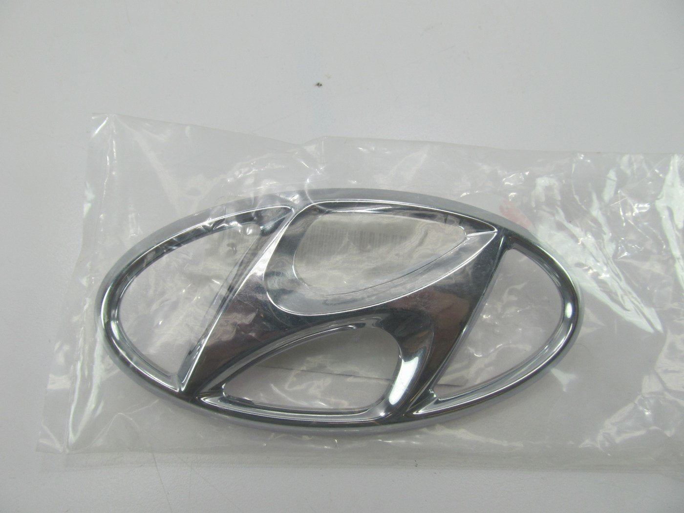 Rear *H* Emblem OEM For 2011-2012 Hyundai Veloster 863002V010