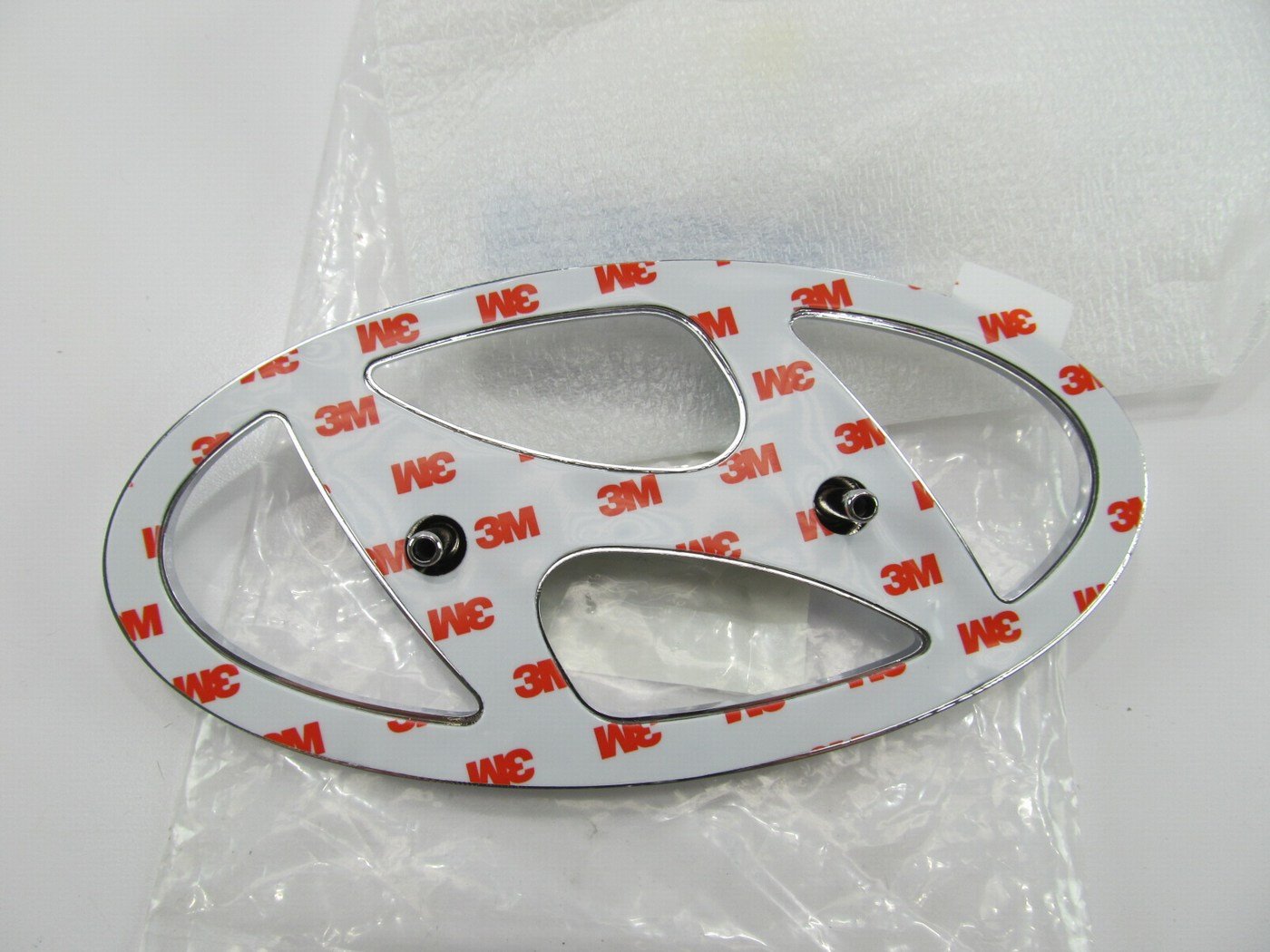 NEW - OEM  *H* Emblem Lift Gate Rear For 13-15 Hyundai Santa Fe 863002W010