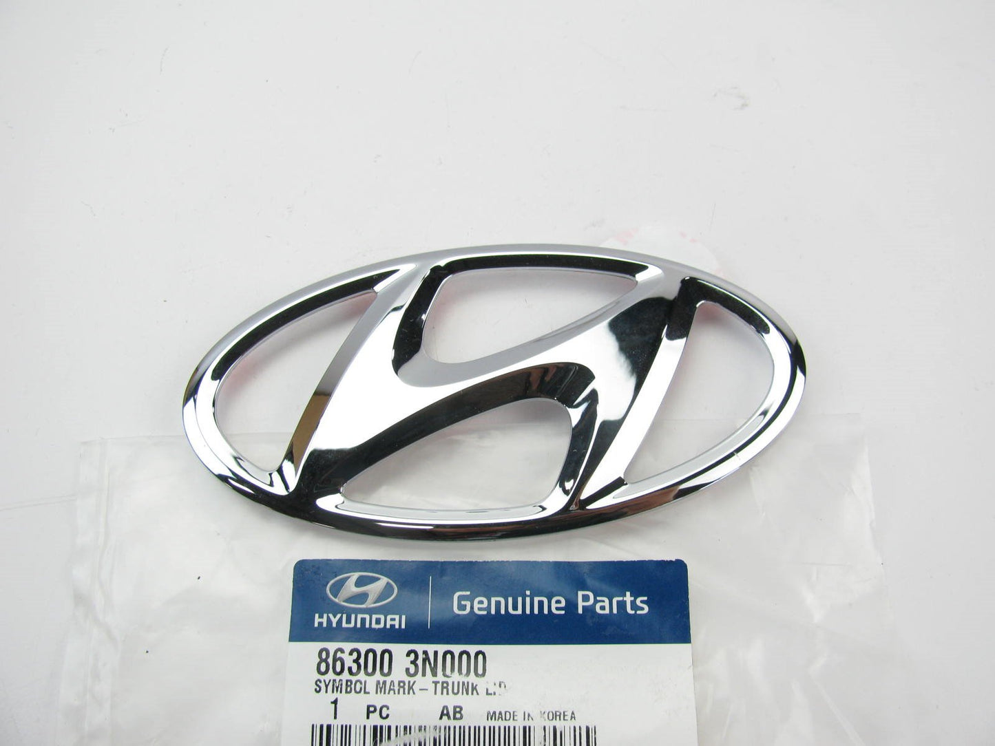 New Rear Trunk Deck Lid Emblem OEM For 2011-2016 Hyundai Equus 863003N000