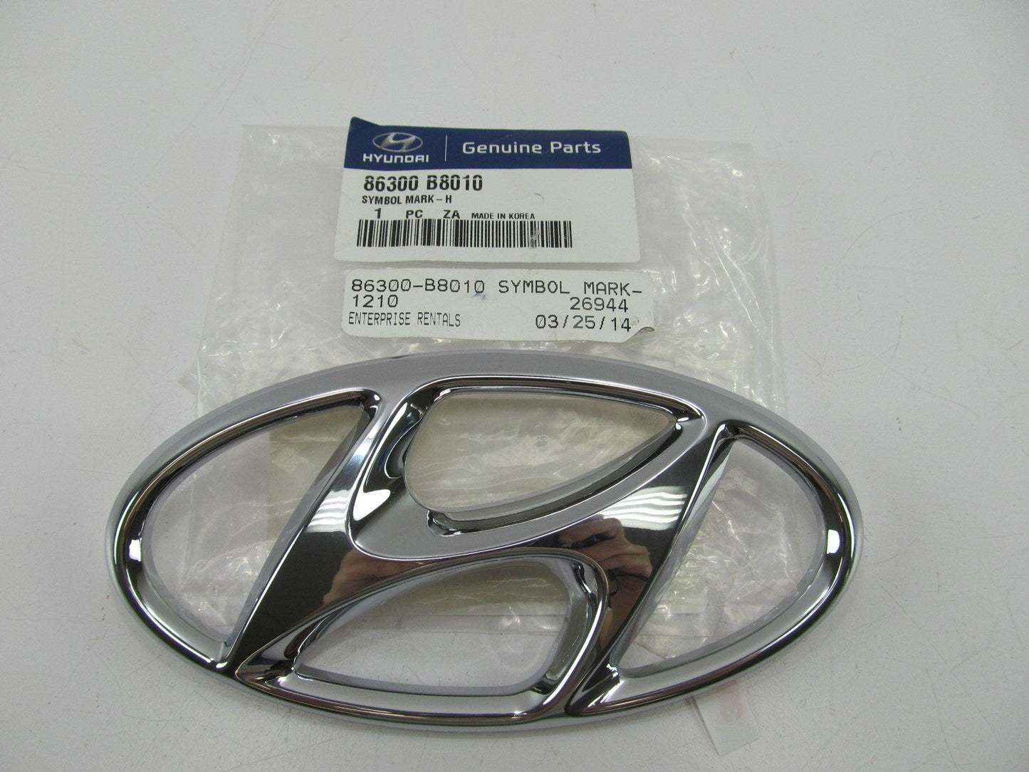 NEW - OEM Genuine Rear Hatch Tailgate Emblem For 2013-2015 Santa Fe 86300B8010