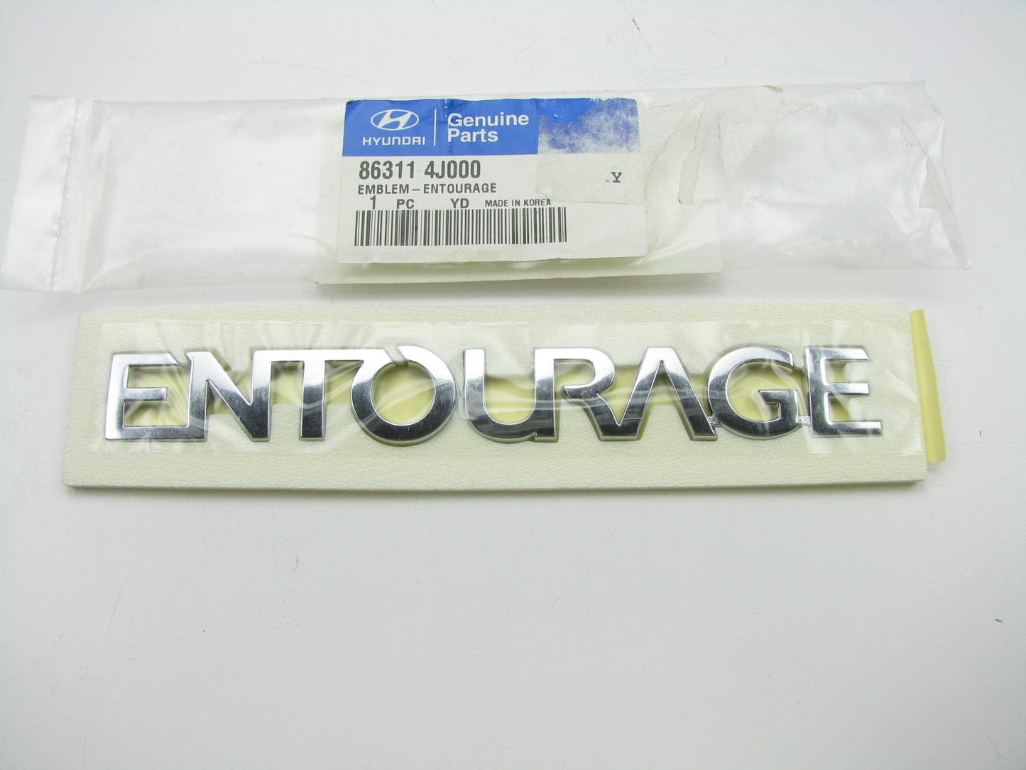 NEW GENUINE Rear Hatch Liftgate Emblem OEM For 2006-2008 Hyundai Entourage
