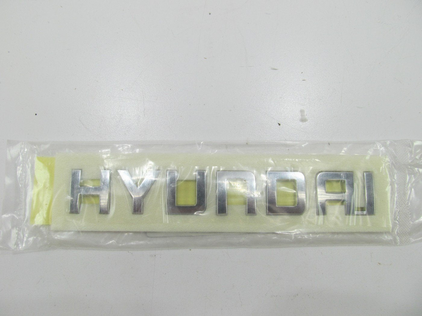 NEW - OEM Rear Tailgate Emblem For 06-08 Hyundai Entourage 863124J000 (HYUNDAI)